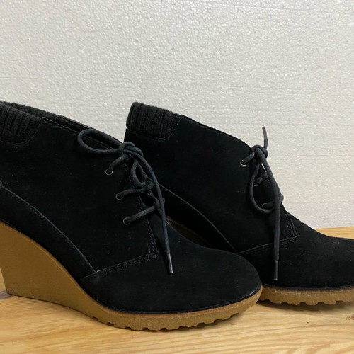 Lacoste black suede ankle boots used, size 38, with platform