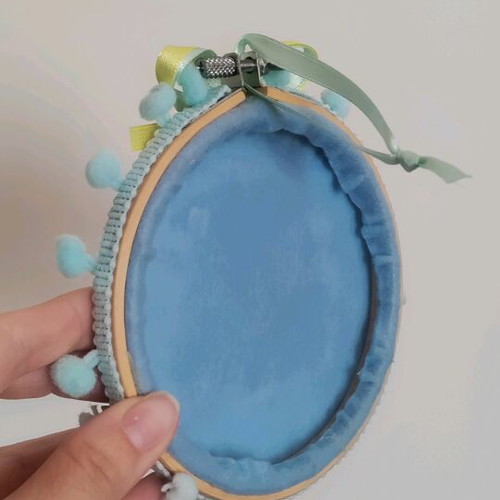 Decorative embroidery hoop with animals new, wall mount 13 cm