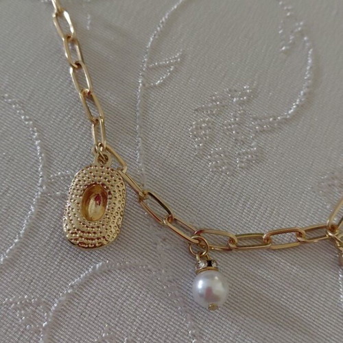 Faux Lucky Charm Necklace new, gold color