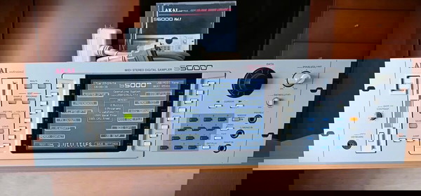 Akai S5000 V2 (με 64mb Ram μνήμη)