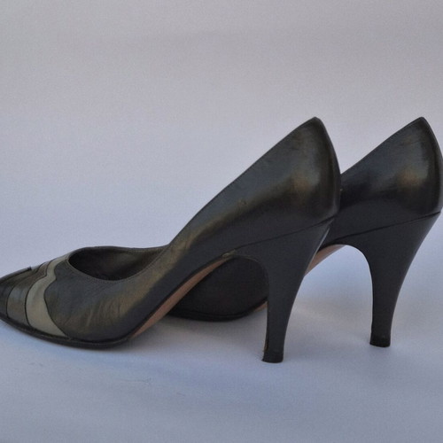Vintage Kaiser leather pumps like new, black and gray
