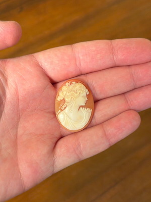 Cameo old like new excellent