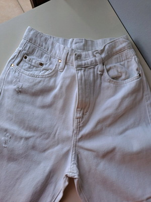 White high-waisted jeans with modern rip, like new, size S