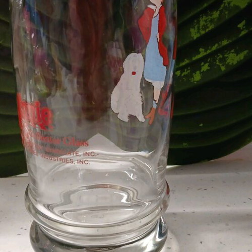 Annie and Sandy glass rare, 1980s, like new