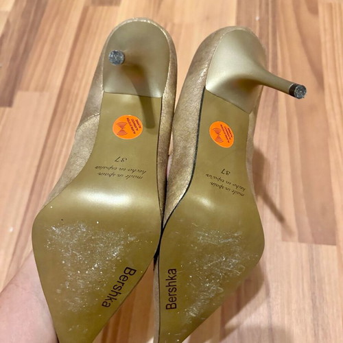 Bershka pointed pumps size 37 like new, gold