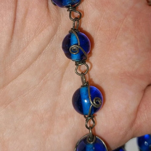 Long necklace in excellent condition
