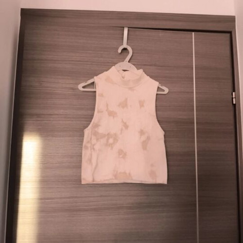 Amisu sleeveless top like new, white and beige, size XS