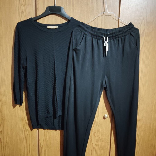 Set with mercerized blouse and elastic pants like new, black