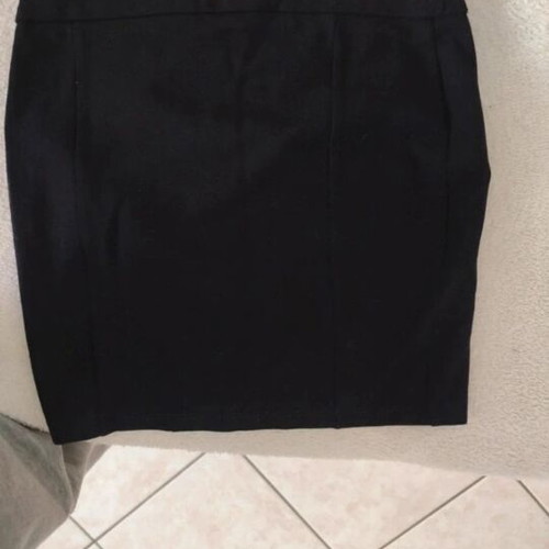 Women's short skirts like new, size small, black, set of two
