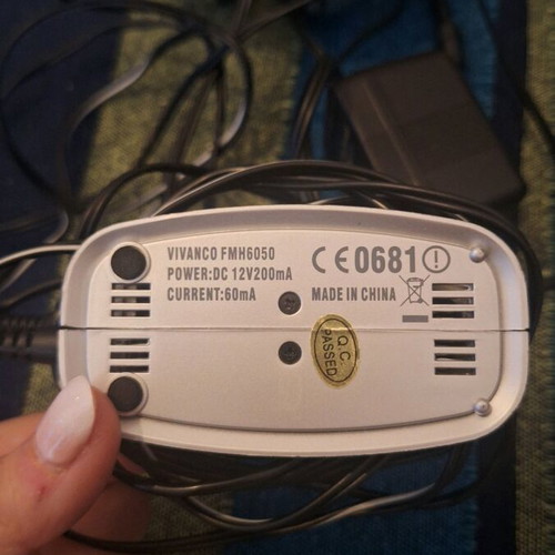 Wired headphones used with broken plastic on left side
