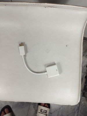DisplayPort to VGA adapter