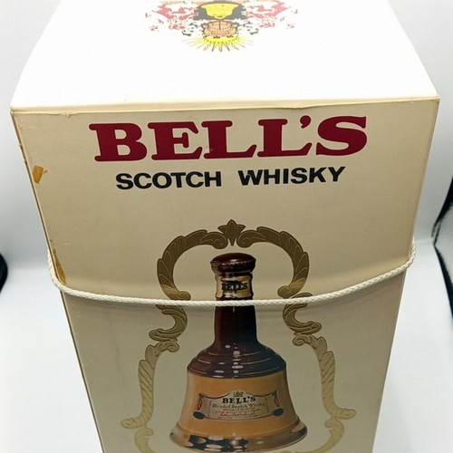 Bell`s ceramic Bell Decanter Whisky new
