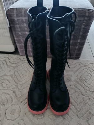 Boot high new with pink sole, size 36, black