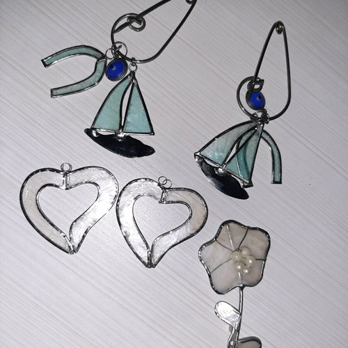 Safety pins and hanging hearts like new, set of 5 pieces