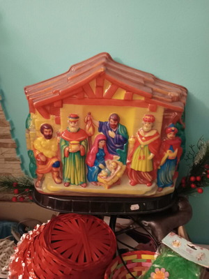 Μεγάλη vintage πλαστική φάτνη με λάμπα και διακόπτη καινούργια
