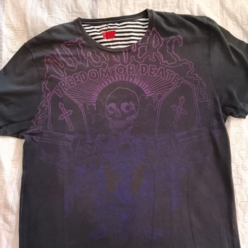Levi's men's short-sleeve t-shirt XL used, black with rock-metal print