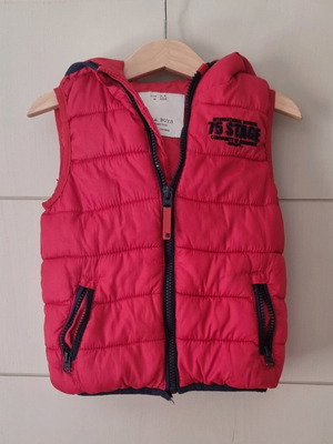 Children's sleeveless jacket used, size 104 cm, red