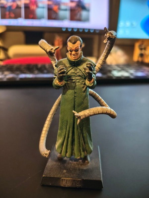 Eaglemoss Marvel Classic Dr Octopus with magazine like new