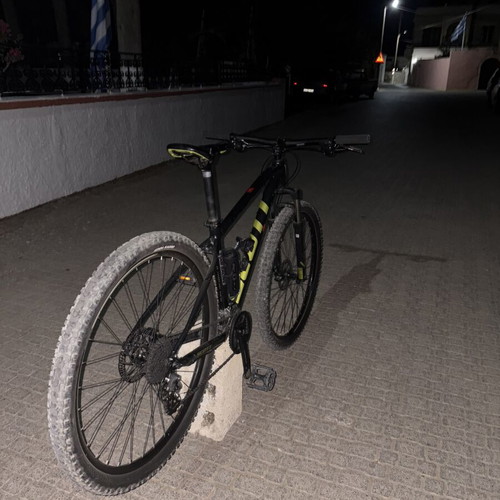 Mountain bike, black, 20 inch, disc brakes, front suspension