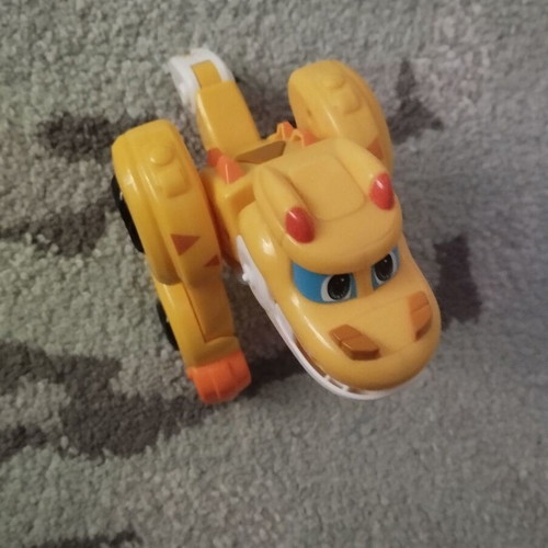 Robotic toy like new, talking and transformable