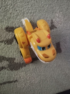 Robotic toy like new, talking and transformable