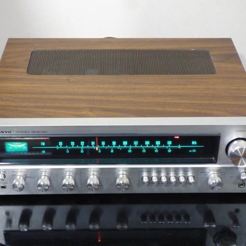 Ραδιοενισχυτής Sanyo DCX-4000K μεταχειρισμένος με ξύλινο πλαίσιο