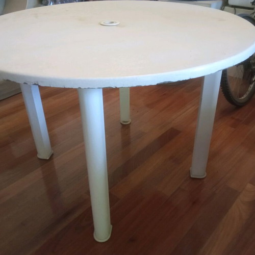 Rotunda table white outdoor used with umbrella hole