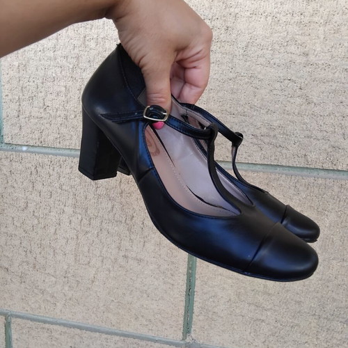 Dexim hand-made black leather pumps, like new, size 36