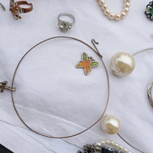 Jewelry like new, assorted gold and silver colors
