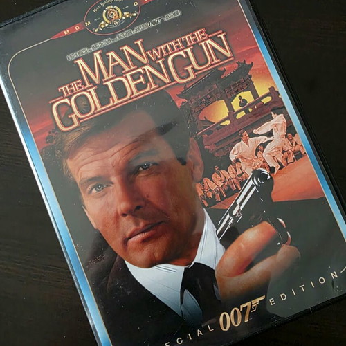 James Bond The Man with the Golden Gun DVD special 007 edition like new