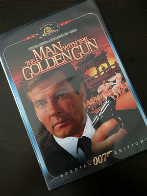 James Bond The Man with the Golden Gun DVD special 007 edition like new