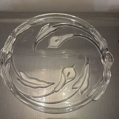 Glass tray with calla lily design like new, 32cm diameter