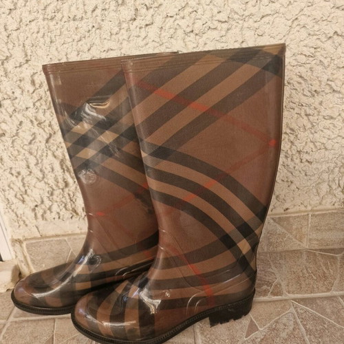 Burberry authentic rain boots size 41