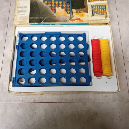 Score 4 collectible board game used, MB 1980s edition, moderate condition