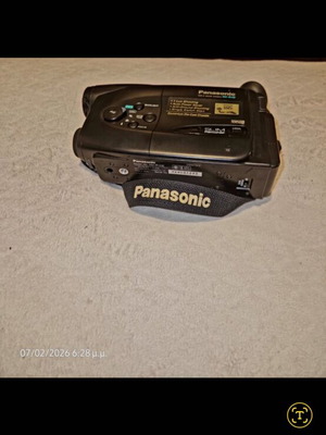 Panasonic video camera like new with accessories and two batteries