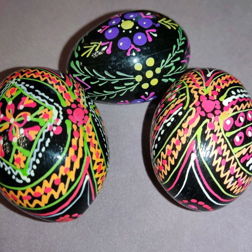 Wooden eggs hand-decorated, pack of 3, like new