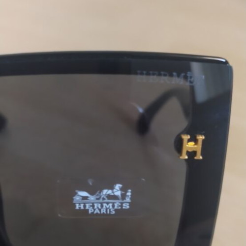 Women's sunglasses with black and gold frame, new, with case