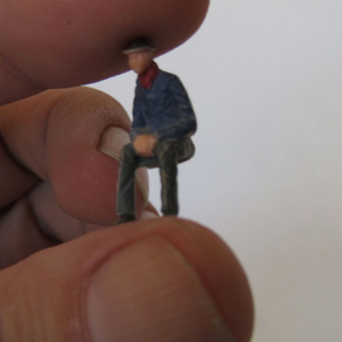 Subbuteo 5 painted spectators used