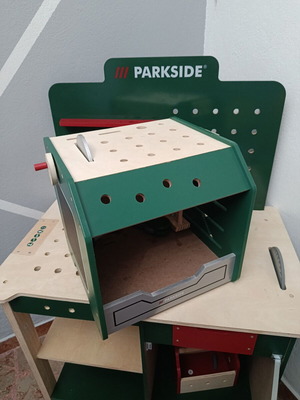 Children's workbench like new with board