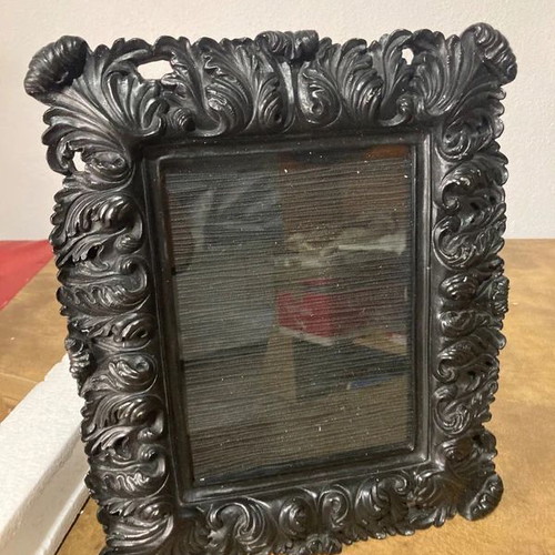 D&D frame new, black with glass, poly resin