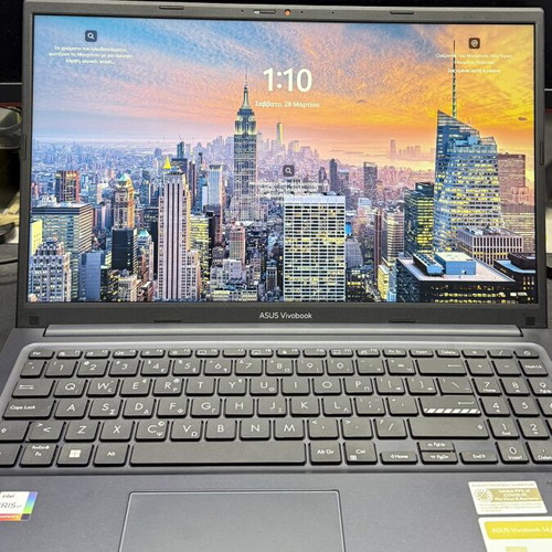 Asus Vivobook 15 X1504VA i7 16GB 512GB SSD like new