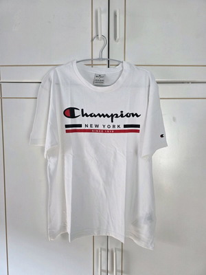 Champion short sleeve t-shirt like new, medium and large