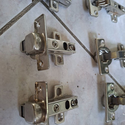 18 cabinet hinges, fully functional