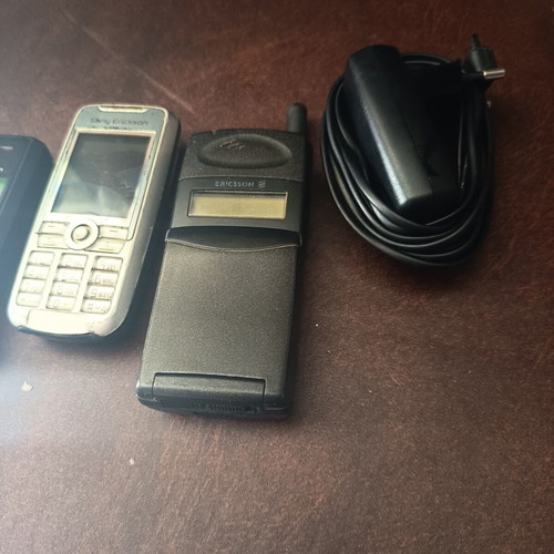 Ericsson mobile phones used, pack of 5 with charger, dual SIM