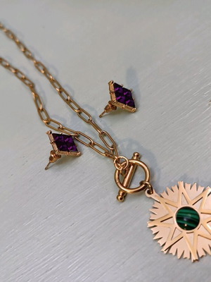 Jewelry set like new with purple earrings and malachite pendant