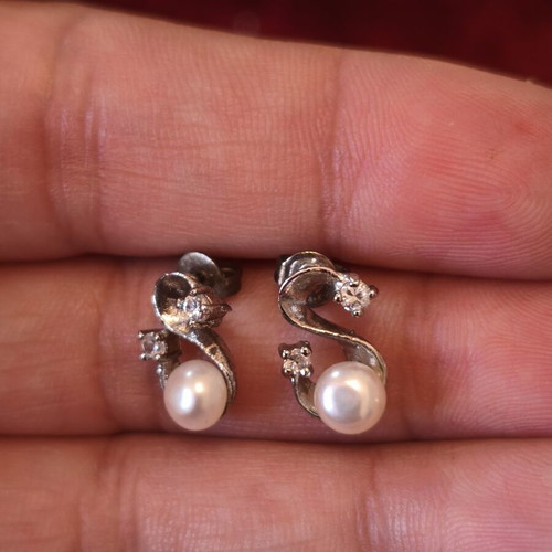 Stud earrings with pearl and white zircon, like new, silver tone