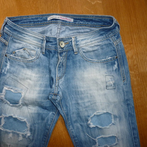 Edward jeans n27 used with rips