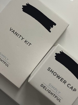 Vanity Kit και Shower Cap καινούργια από γνωστή αλυσίδα ξενοδοχείων