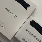 Vanity Kit και Shower Cap καινούργια από γνωστή αλυσίδα ξενοδοχείων