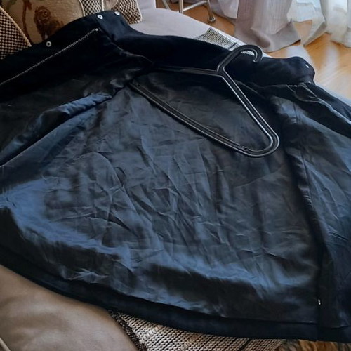 Strativarius cape black, small medium, needs ironing